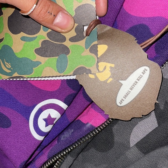 ORIGINAL BAPE SPLIT CAMO ZIP UP WITH FACE MASK! - Picture 7 of 7